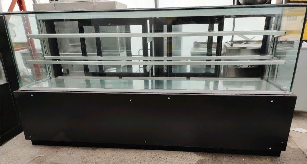 Canadian SQR8 Refrigerated Display Case