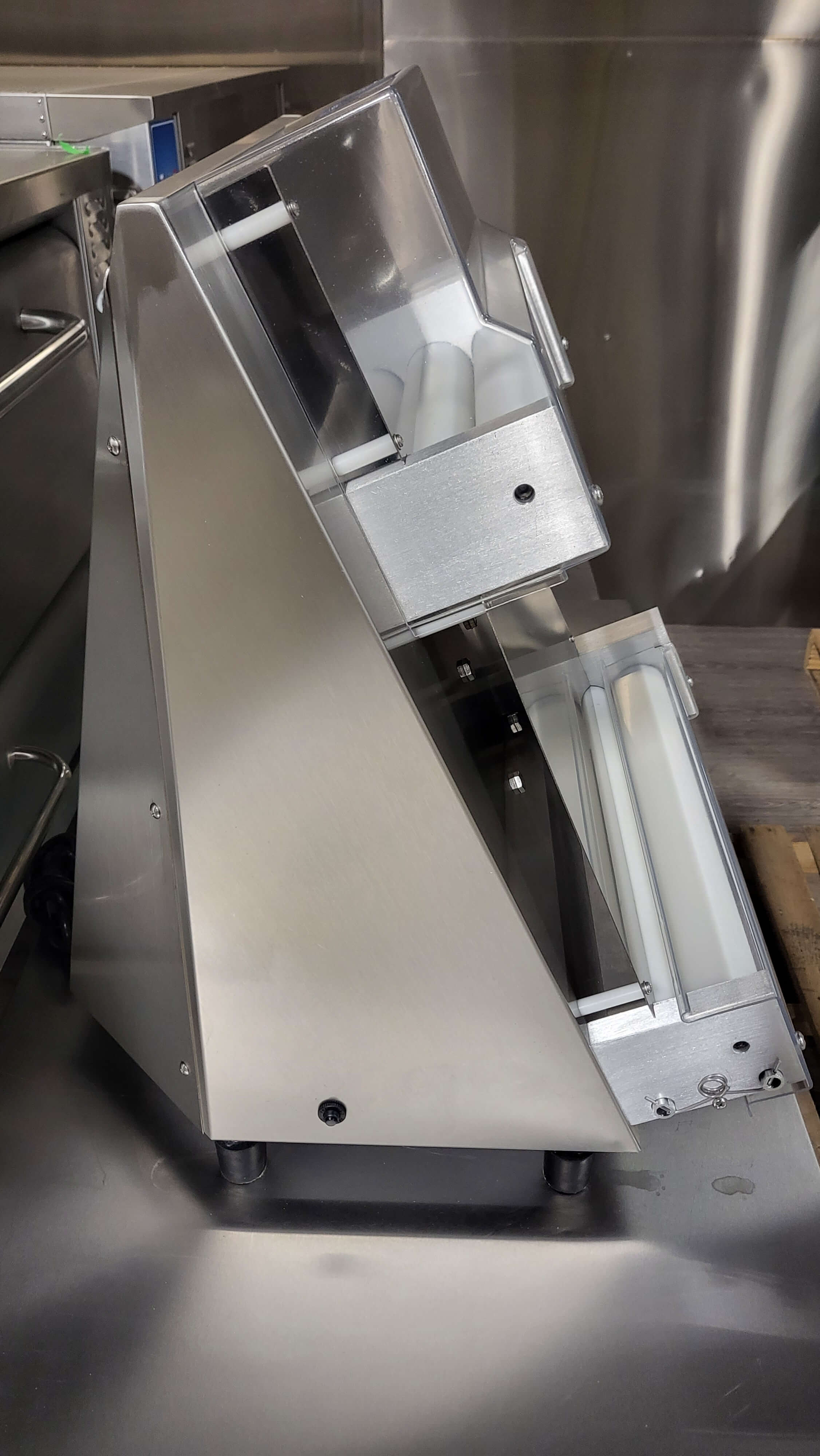 Omcan BE-CN-0400 Pizza Dough Sheeter