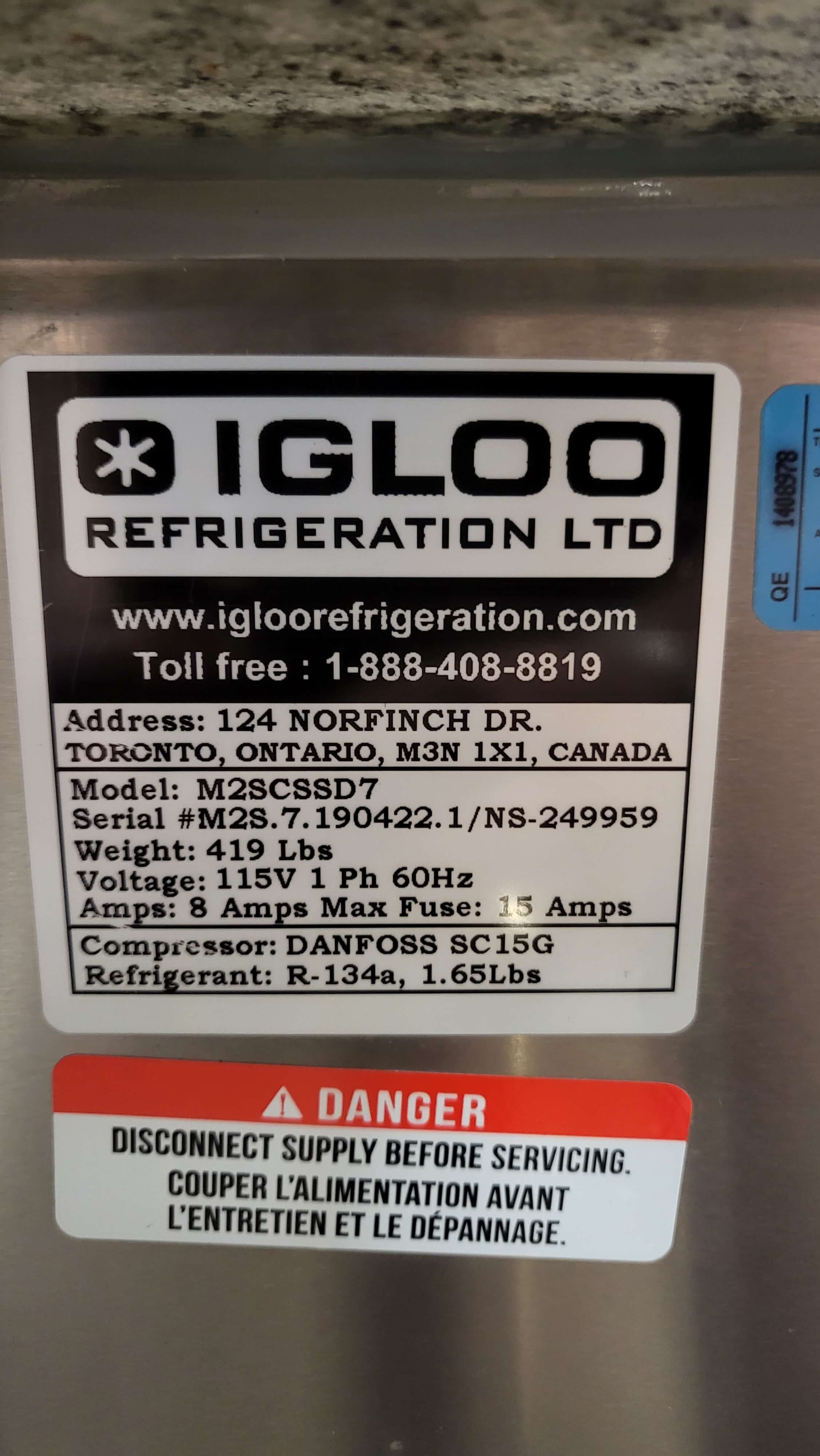 Igloo M2SCSSD4 Straight Glass Display Case