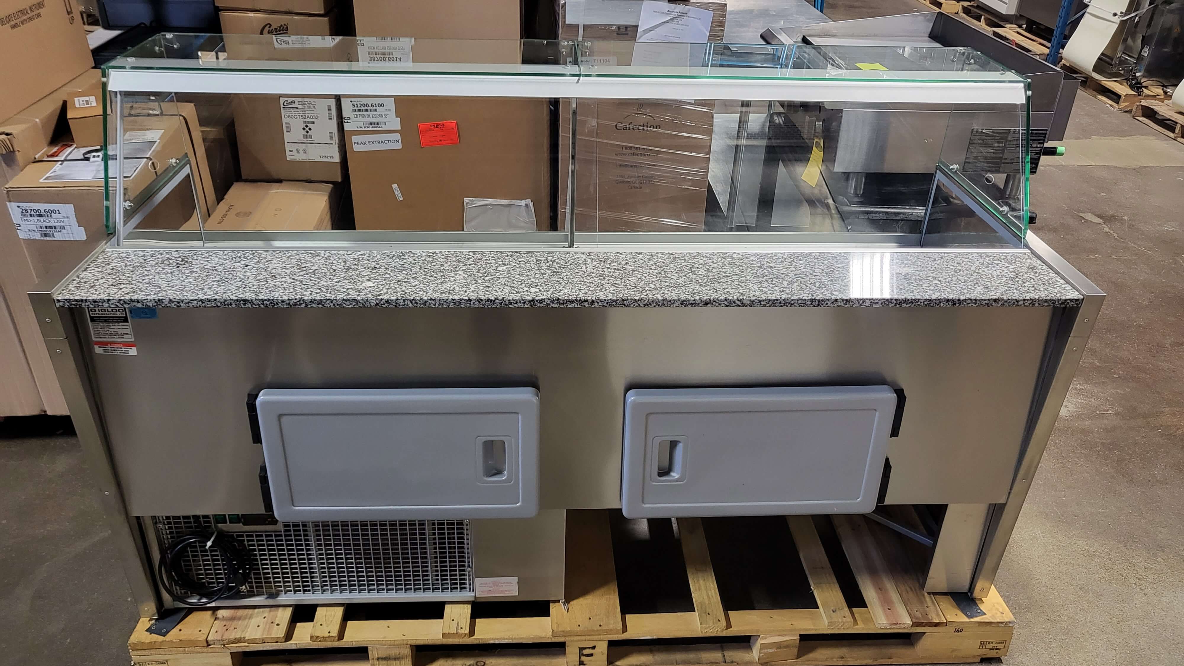 Igloo M2SCSSD4 Straight Glass Display Case