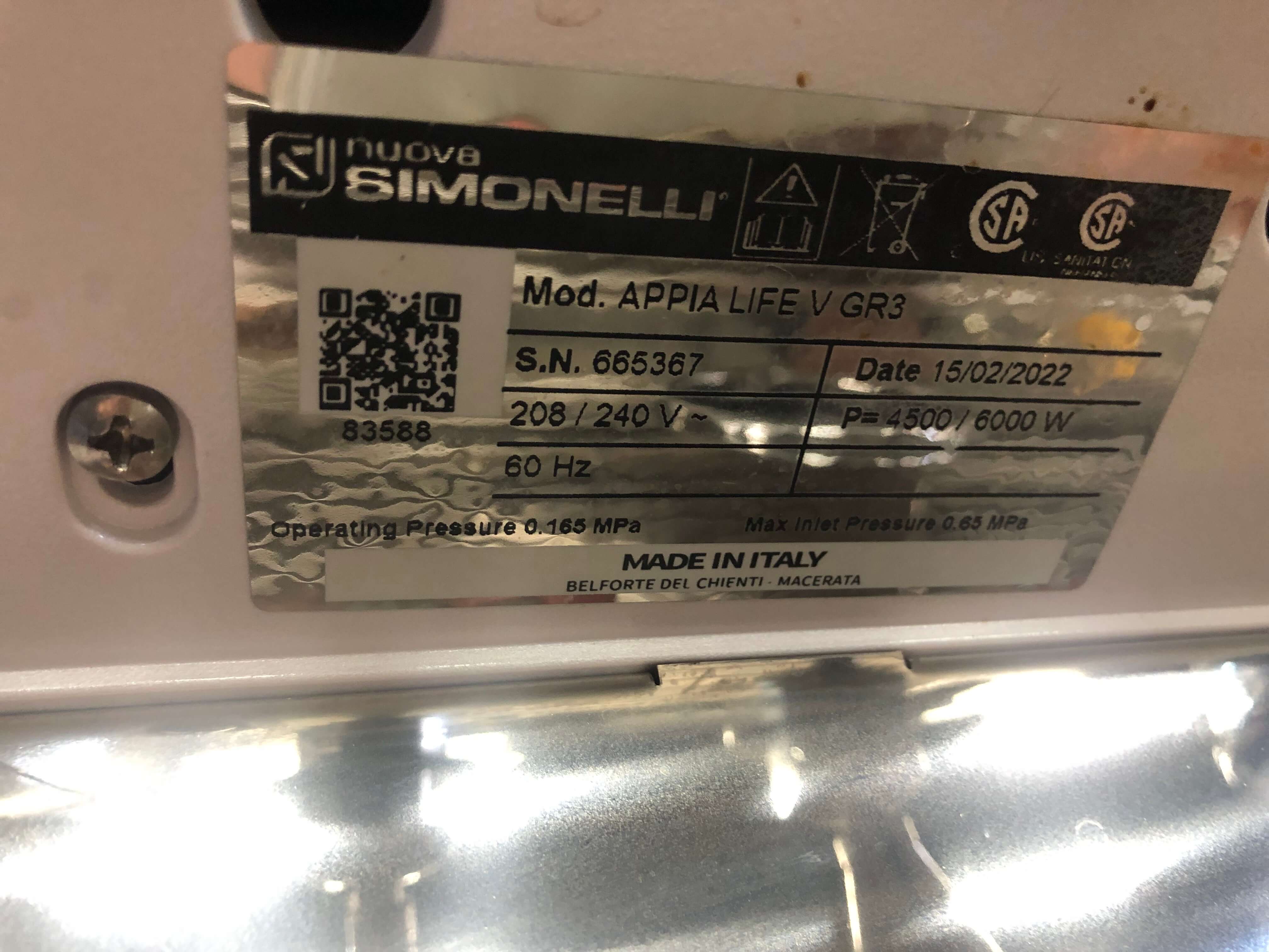 Nuova Simonelli Appia Life Coffee Machine 3 Group