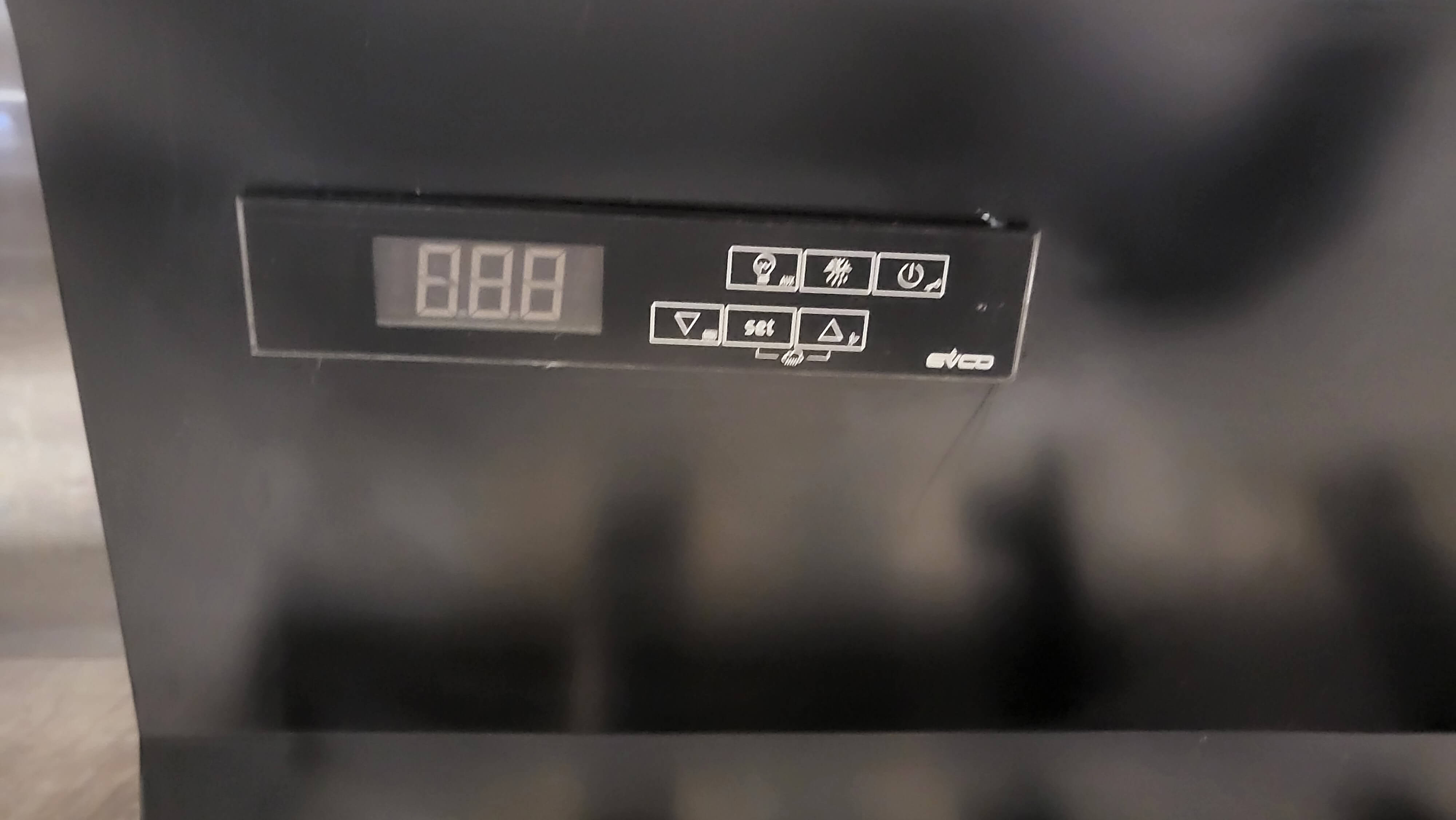 Arneg Minor Vertical Display Case