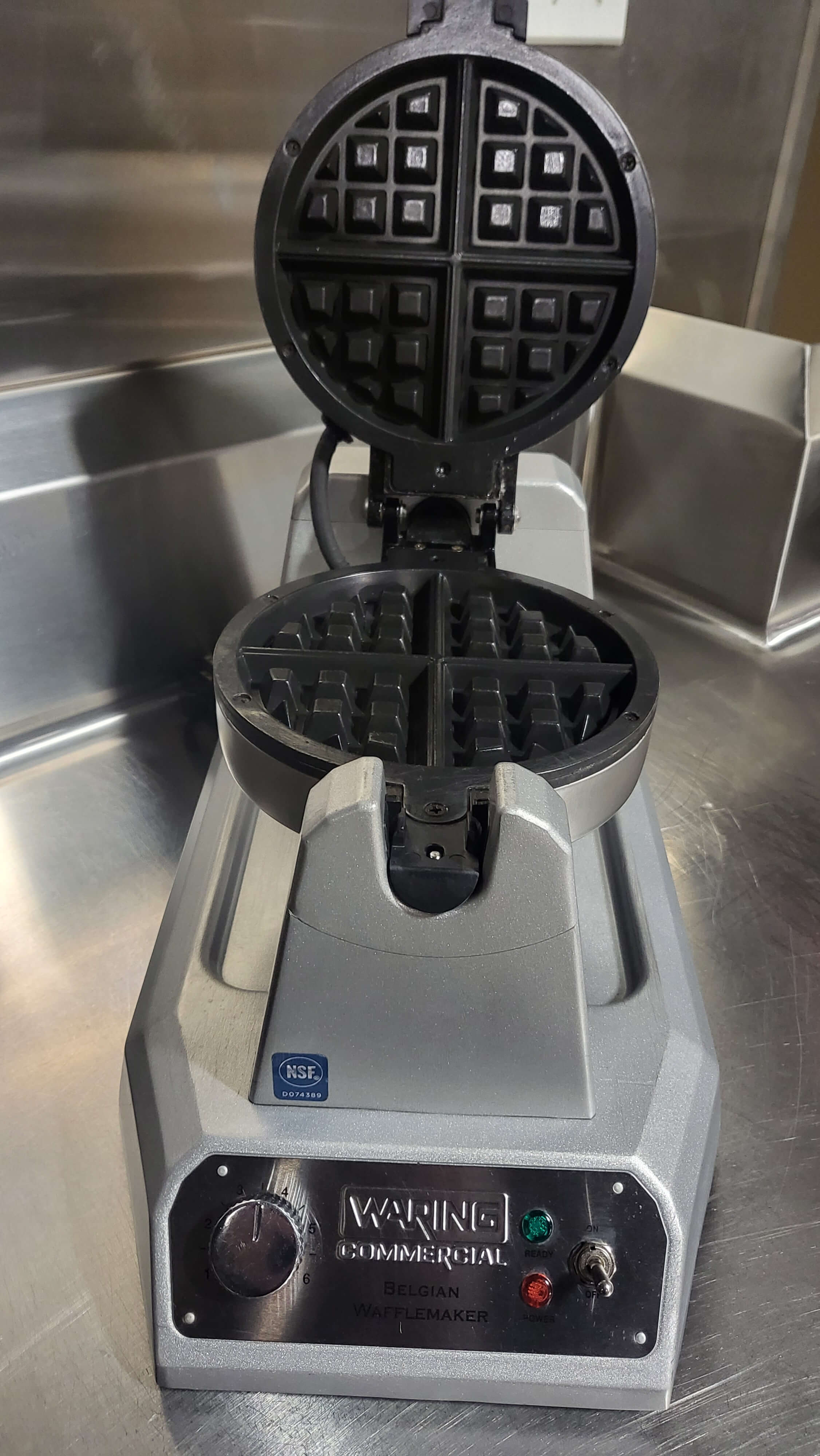Thumbnail - Waring Waffle Maker