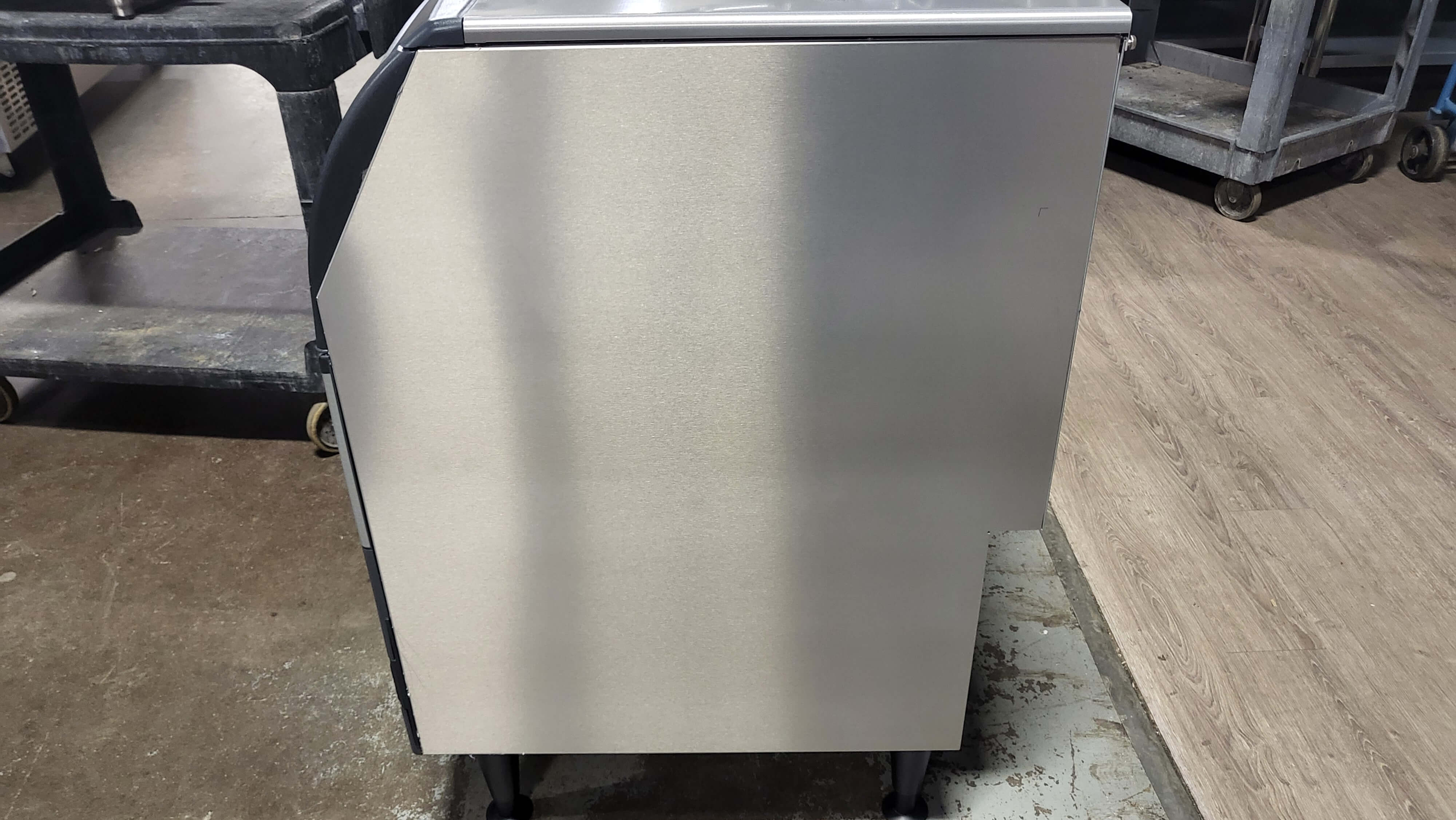 Scotsman UC2724MA-1 Ice Machine