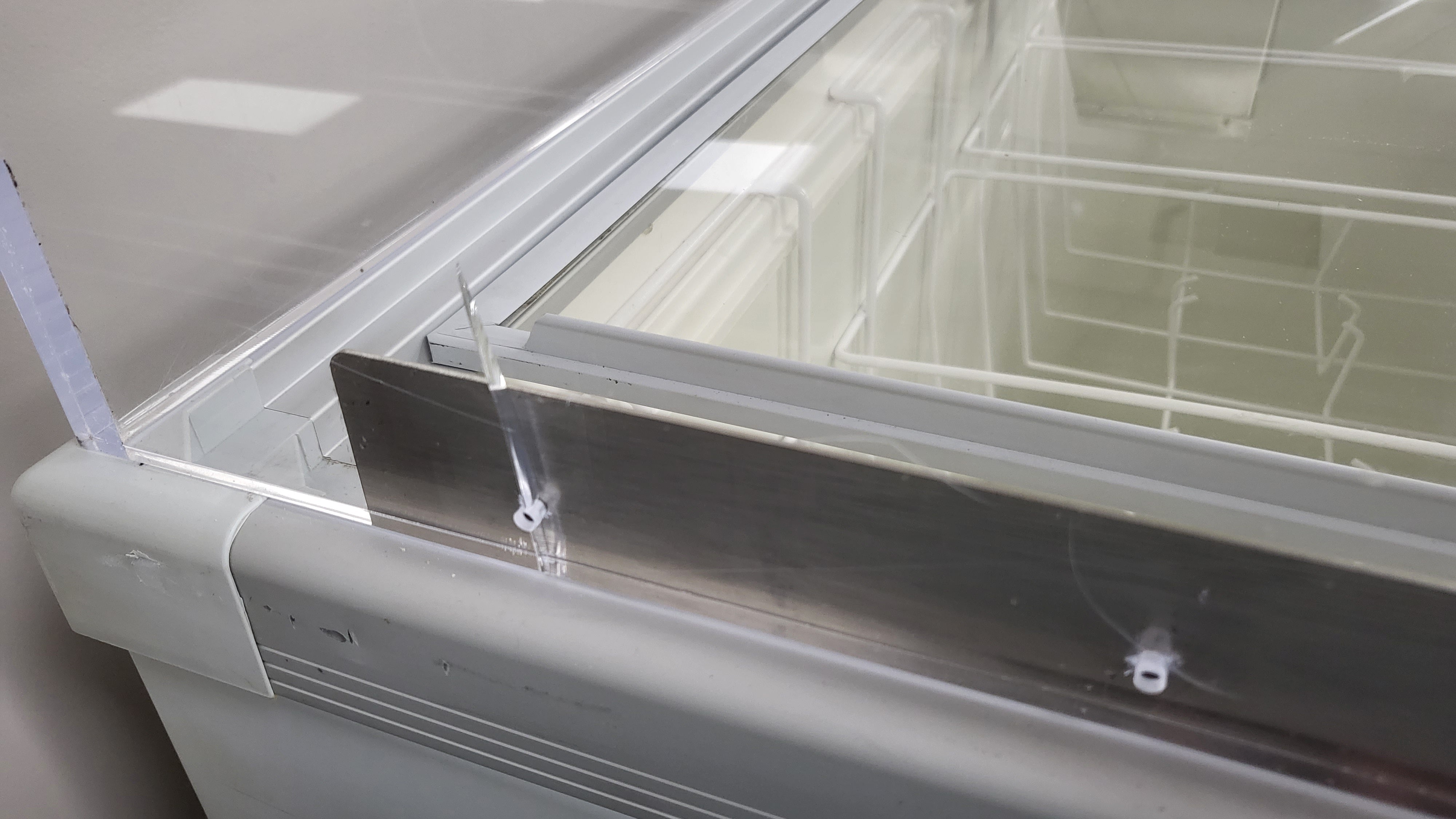 Thumbnail - Celcold CF50SG Ice Cream Display Freezer