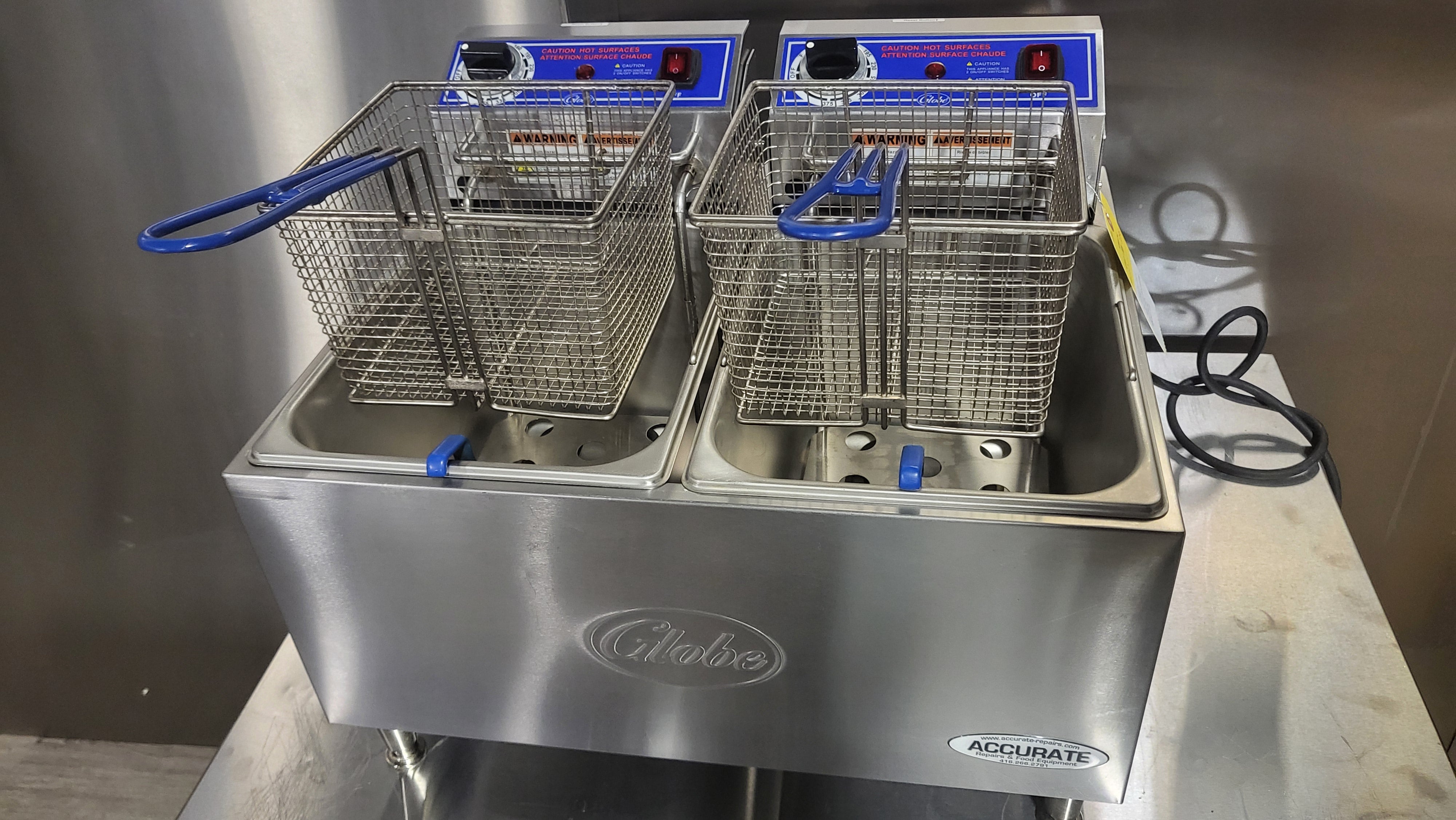 Globe PF32E-C - 32 lb. Electric Countertop Fryer