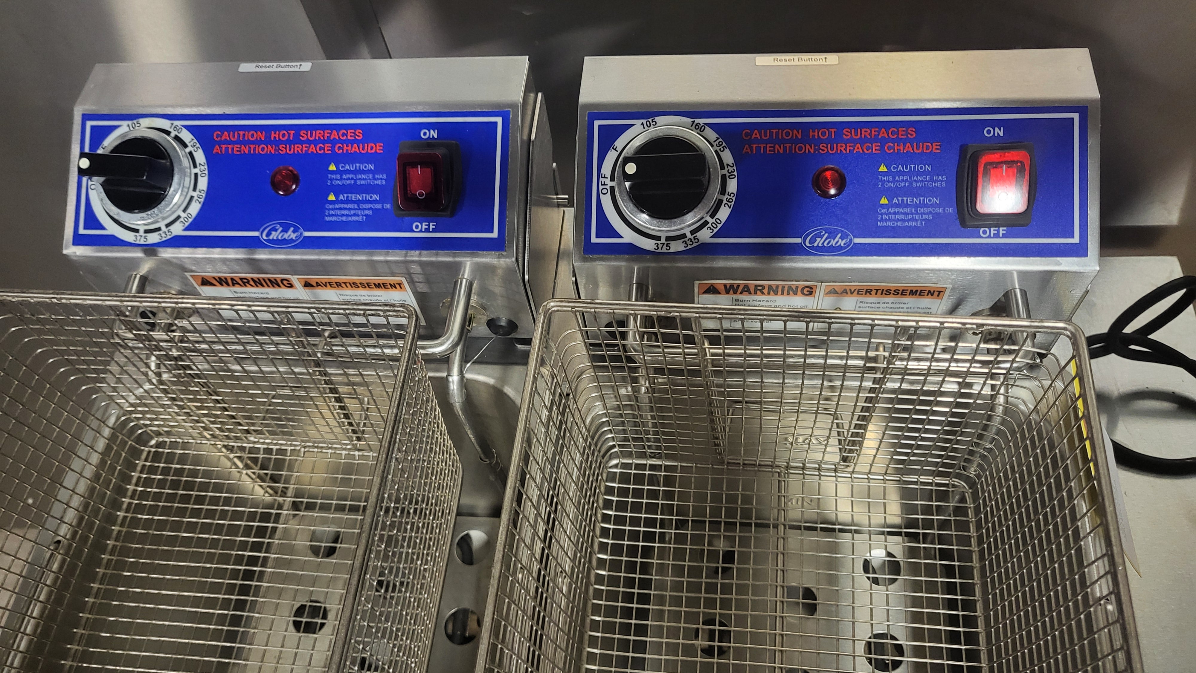 Globe PF32E-C - 32 lb. Electric Countertop Fryer