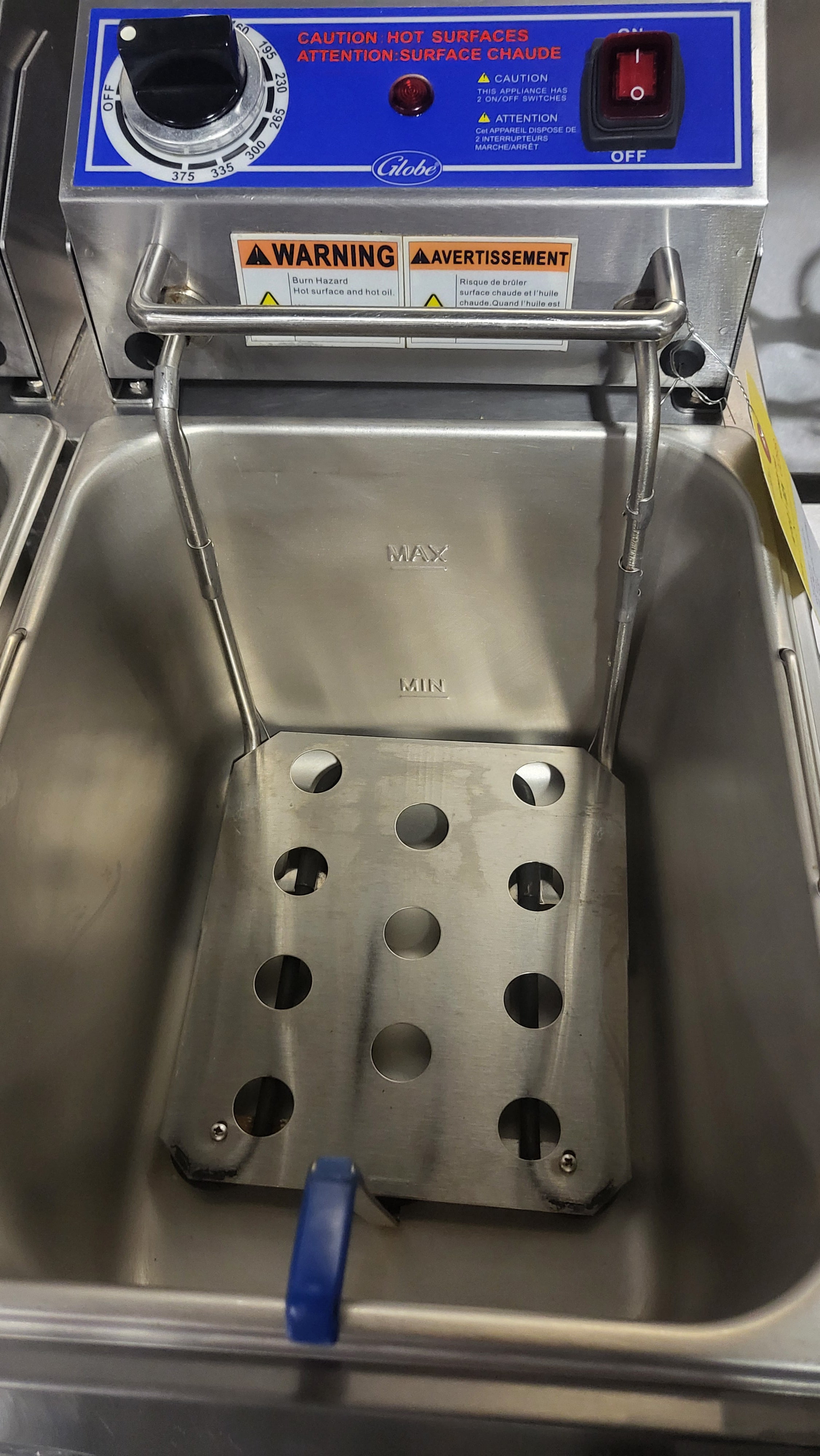 Globe PF32E-C - 32 lb. Electric Countertop Fryer