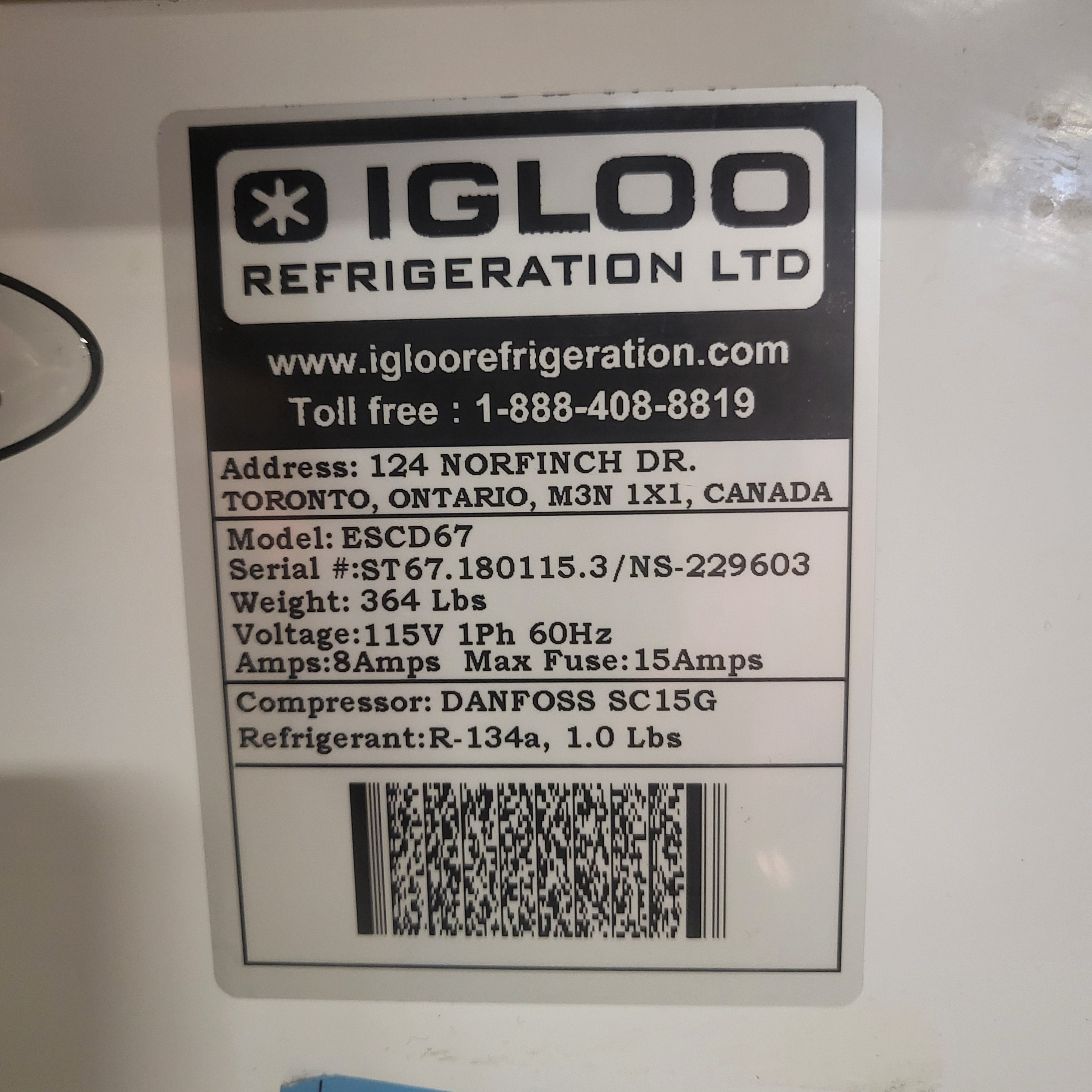 Igloo ESCD67 Refrigerated Salad Table with Curved Front Glass