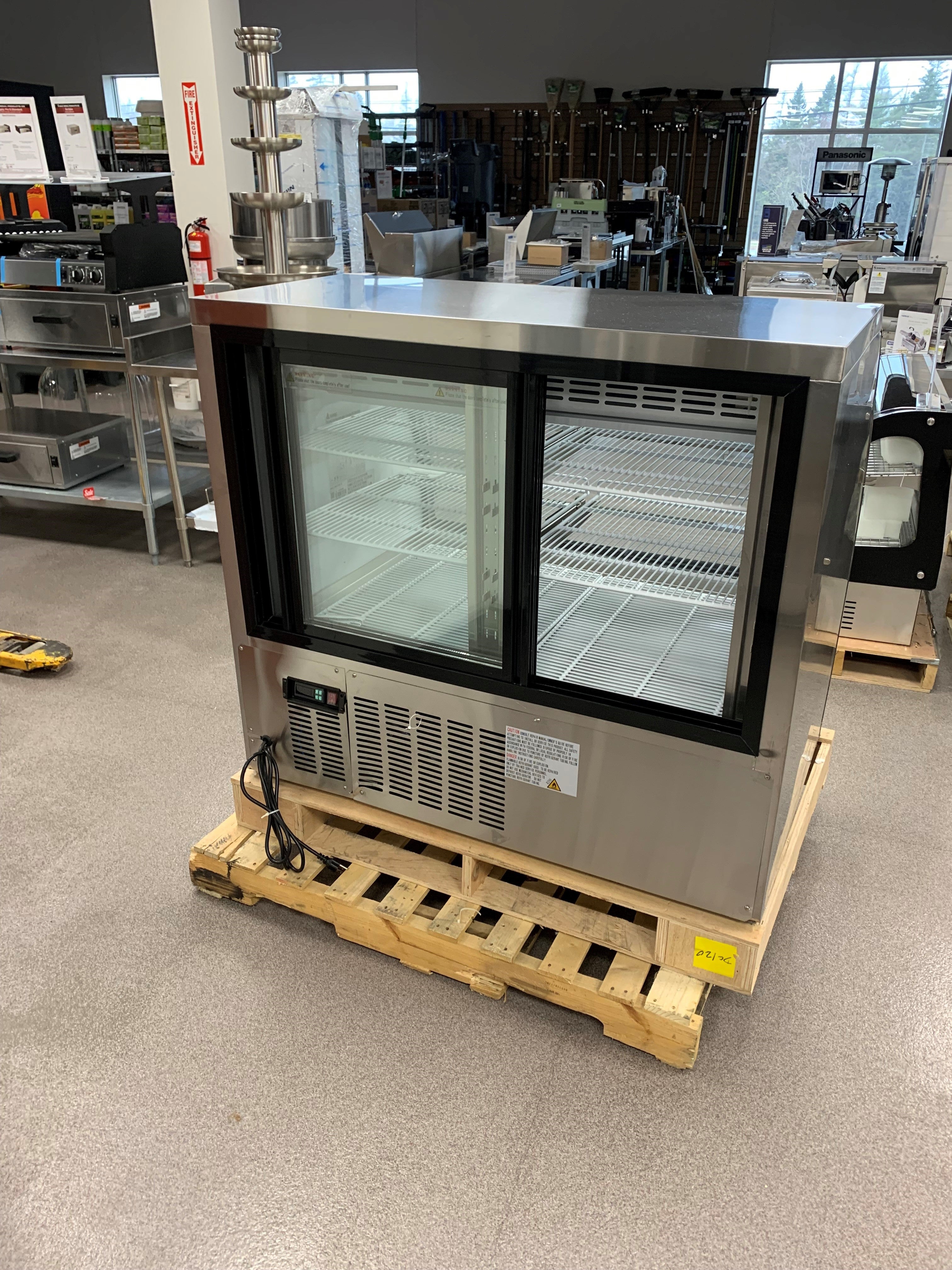 Thumbnail - New Air NDC-018-CG Curved Glass Refrigerated Deli Case