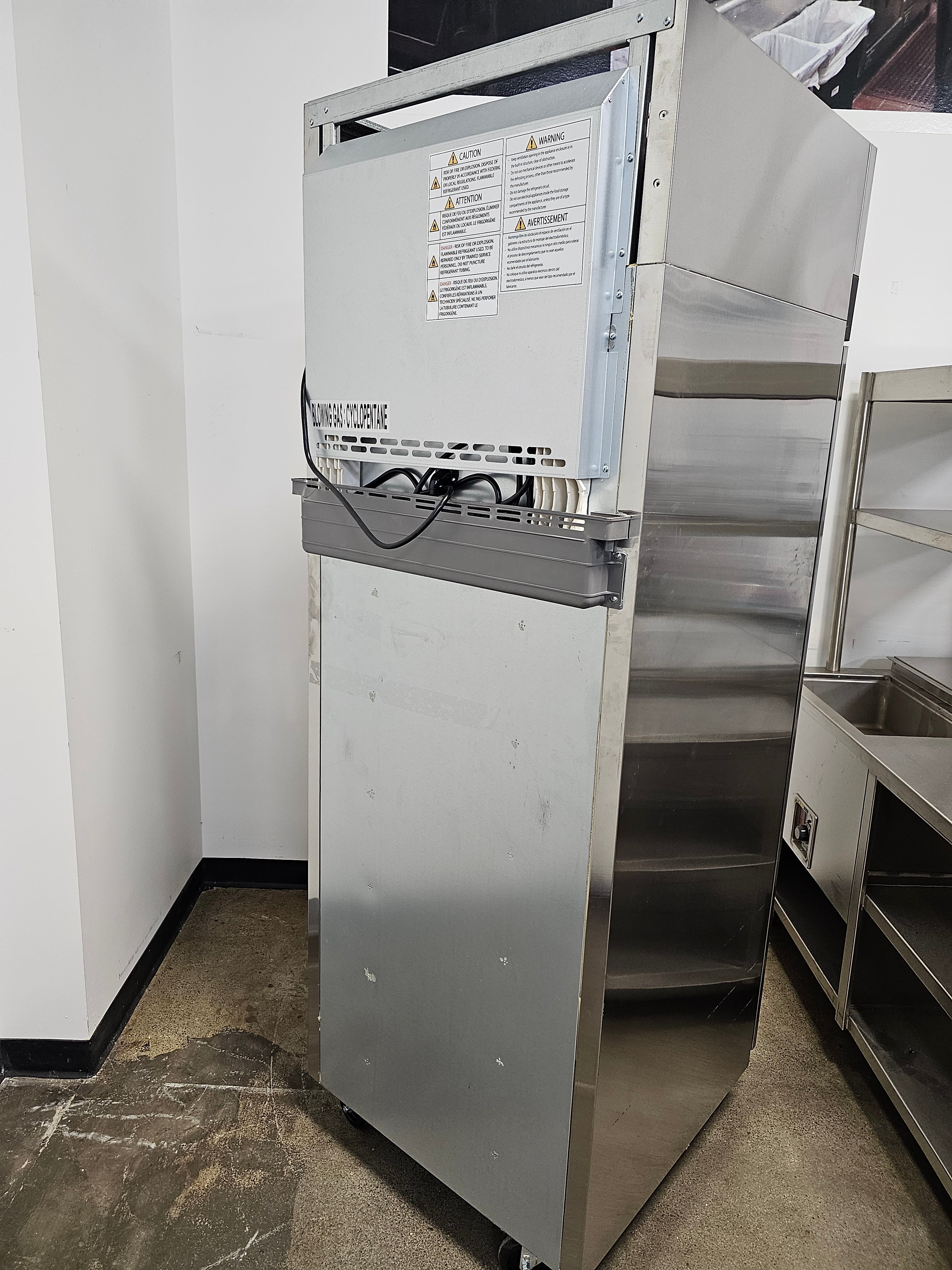 Thumbnail - Turbo Air M3R24-1-N Solid Door Reach-in Refrigerator
