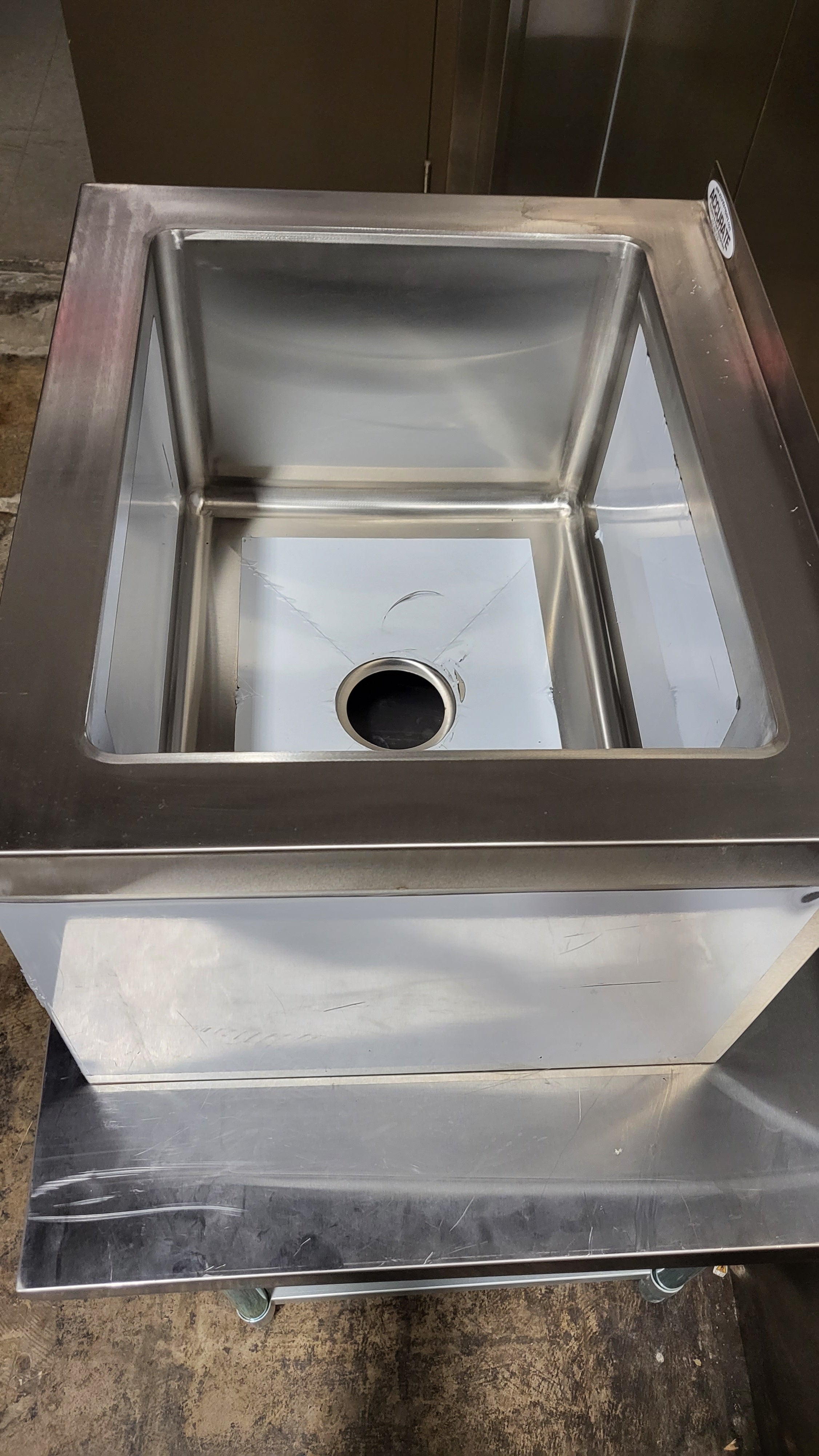 Thumbnail - Omcan Mop sink with drain basket (3)