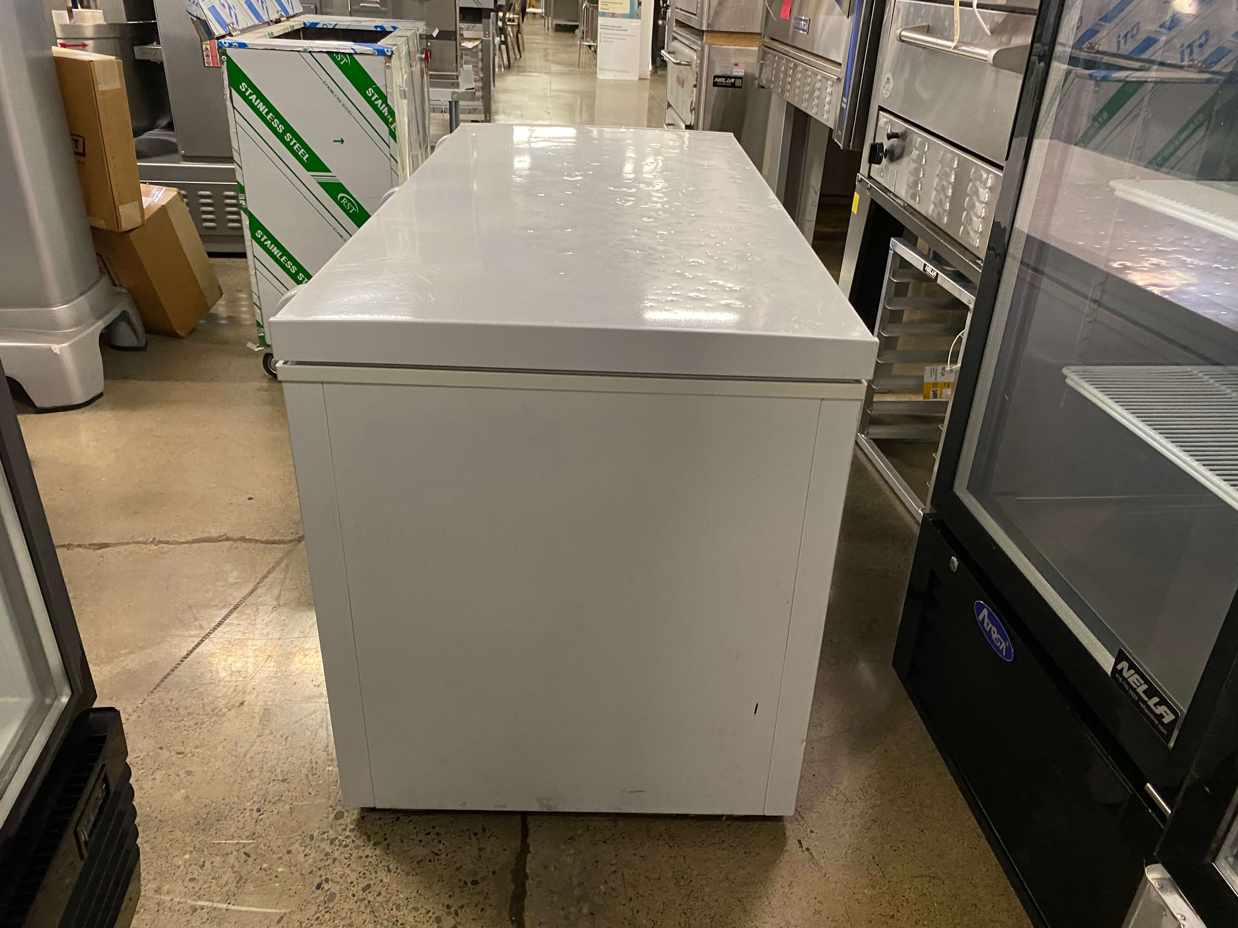 Thumbnail - Omcan 46504 Chest Freezer with Flat Top (4)