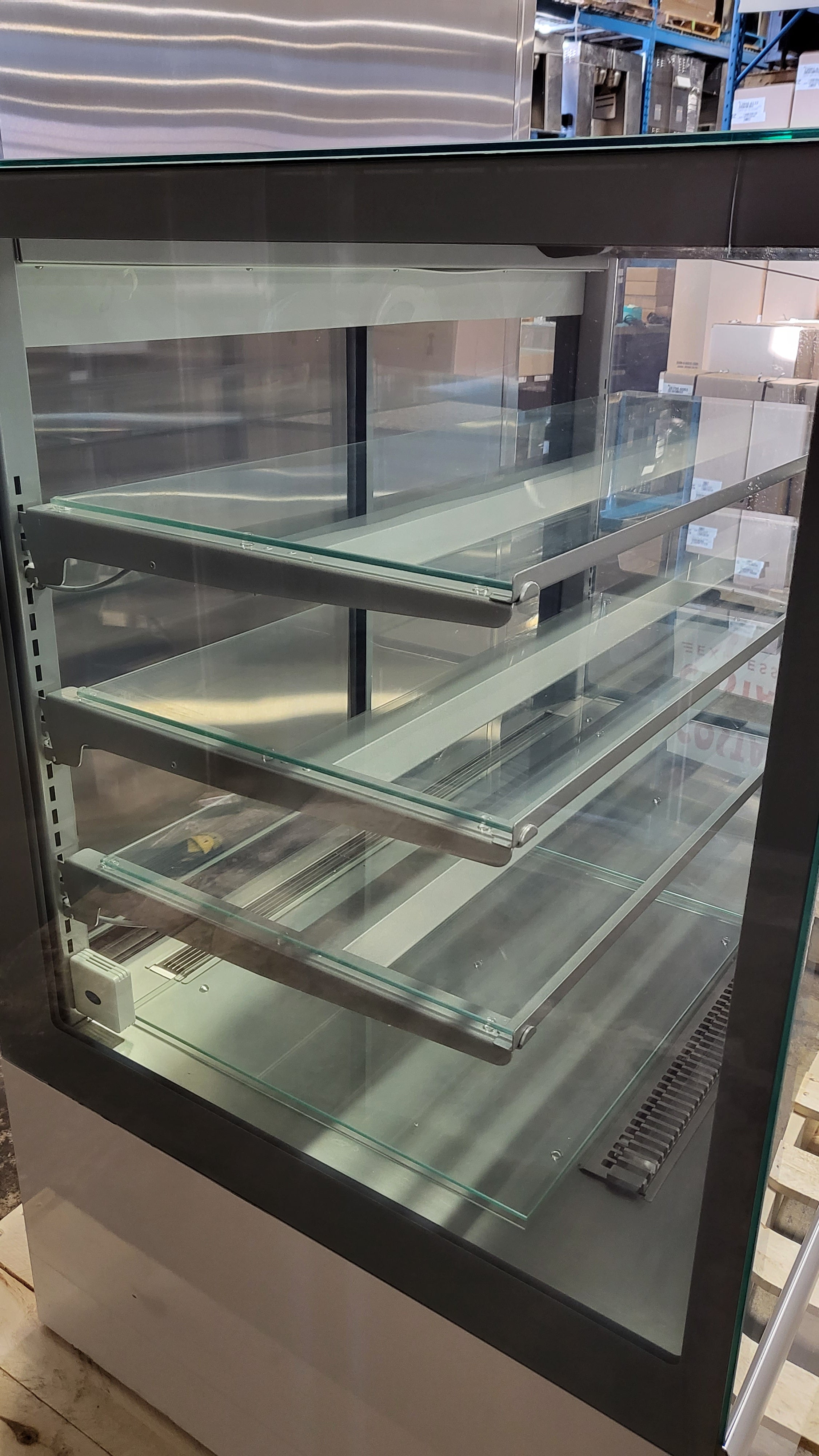 Thumbnail - Frost Tech RF4-WRP  Pastry Case (4)
