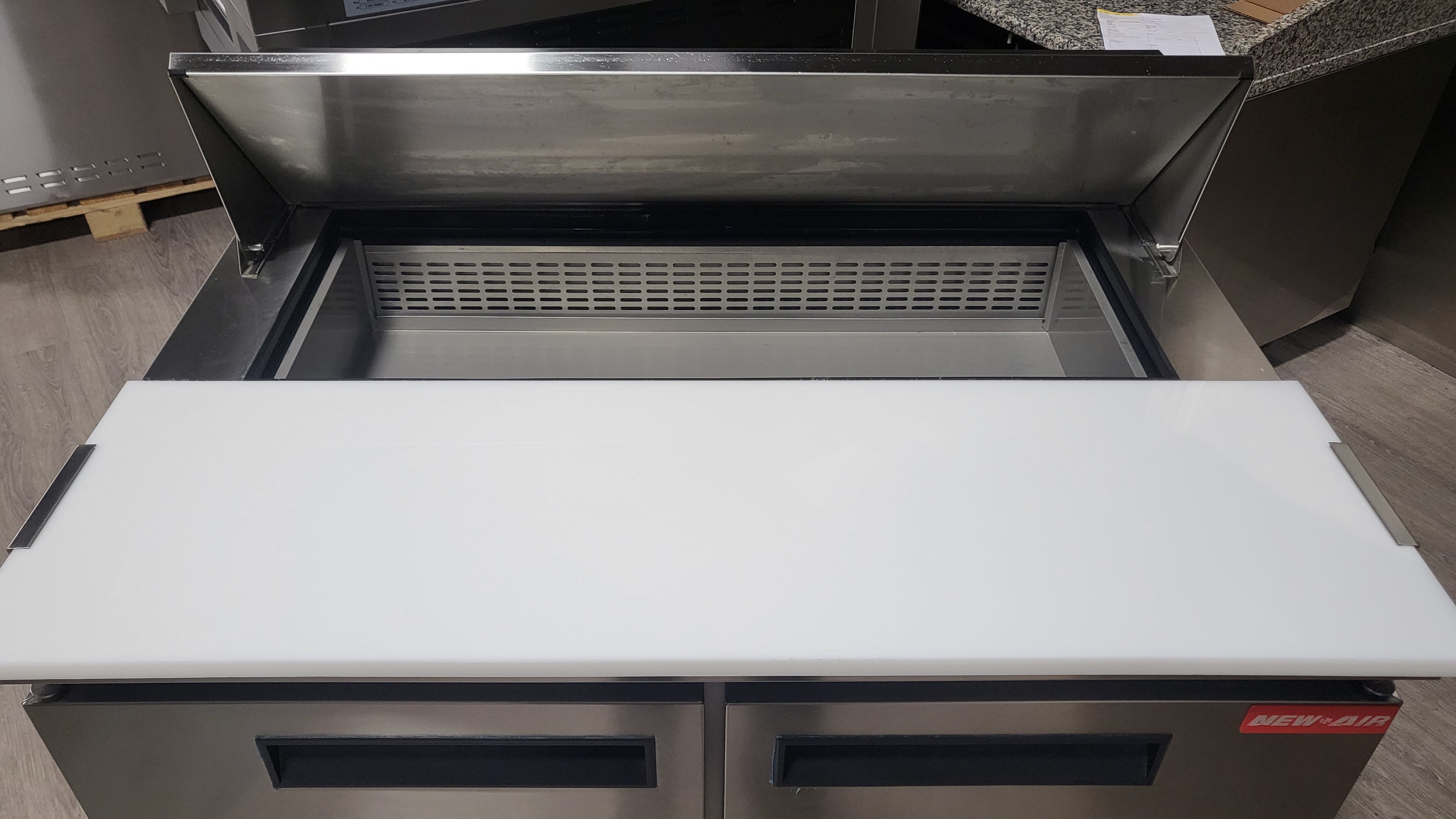 Thumbnail - New Air NPT-048 Sandwish Prep Table (3)